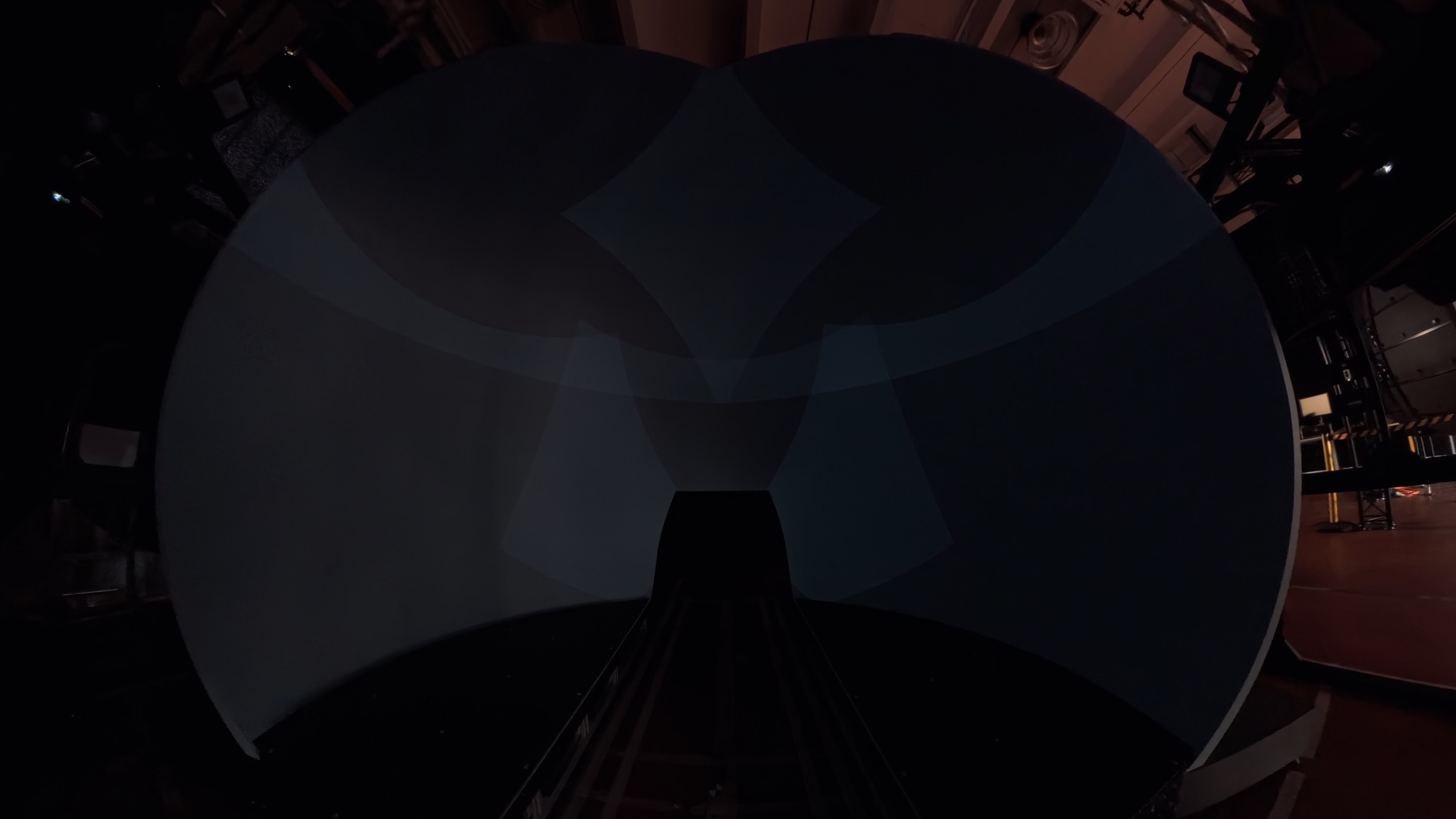 Complex multi-projector overlap zones on a dome screen